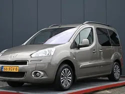 Groen, metallic lak Gebruikt 2012 Peugeot Partner Tepee Family MPV | € 6.950 (Iets duurder)