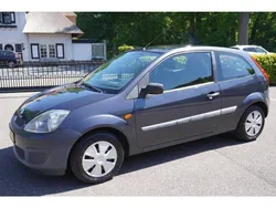 Grijs, metallic lak Gebruikt 2006 Ford Fiesta Style Hatchback | € 1.200 (Eerlijke prijs)