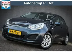 Blauw Gebruikt 2013 Kia Rio Comfort Hatchback | € 4.950 (Eerlijke prijs)