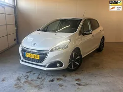 Wit Gebruikt 2017 Peugeot 208 Allure Hatchback | € 10.499 (Eerlijke prijs)