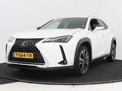 Sonic white metallic (wit metallic) Gebruikt 2023 Lexus UX 300e Business Edition SUV | € 36.945