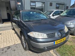 Grijs (metallic) Gebruikt 2005 Renault Mégane Cabriolet Luxe Cabriolet | € 1.400 (Goede deal)