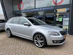 Grijs, metallic lak Gebruikt 2016 Skoda Octavia Style Stationwagen | € 14.995
