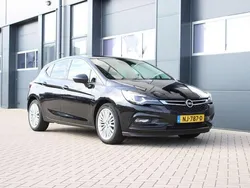 Zwart Gebruikt 2017 Opel Astra Hatchback | € 10.950 (Eerlijke prijs)