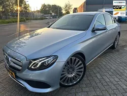 Grijs, metallic lak Gebruikt 2017 Mercedes E350 Prestige Sedan | € 24.740 (Super prijs)