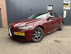 Rood, metallic lak Gebruikt 2019 Alfa Romeo Giulia Super Sedan | € 23.750 (Super prijs)