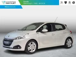 Blanc nacré Gebruikt 2018 Peugeot 208 Signature Sky Hatchback | € 9.790 (Goede deal)