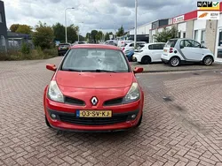 Rood Gebruikt 2006 Renault Clio II Dynamique Hatchback | € 999 (Super prijs)