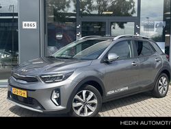 Grijs, metallic lak Gebruikt 2024 Kia Stonic SUV | € 24.400 (Iets duurder)