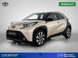 Creme metallic Gebruikt 2024 Toyota Aygo Premium Hatchback | € 22.950 (Iets duurder)