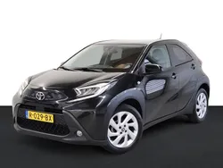 Zwart, metallic lak Gebruikt 2022 Toyota Aygo Hatchback | € 22.685 (Duur)
