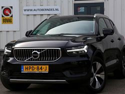 Zwart, metallic lak Gebruikt 2021 Volvo XC40 Core SUV | € 36.900 (Eerlijke prijs)