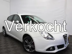 Wit Gebruikt 2015 Alfa Romeo Giulietta Distinctive Hatchback | € 7.400 (Super prijs)