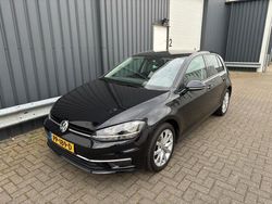 Zwart Gebruikt 2017 VW Golf VII Highline Hatchback | € 12.999 (Eerlijke prijs)