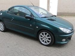 Groen Gebruikt 2003 Peugeot 206 CC Roland Garros Cabriolet | € 2.950 (Eerlijke prijs)