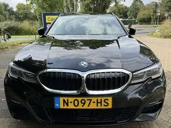 Zwart Gebruikt 2021 BMW 320 Executive Stationwagen | € 26.950 (Eerlijke prijs)