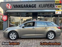 Bruin Gebruikt 2022 Toyota Corolla Hybrid Business Edition Stationwagen | € 21.950 (Eerlijke prijs)