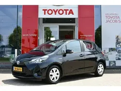 Zwart Gebruikt 2018 Toyota Yaris Hybrid Active Hatchback | € 12.999 (Eerlijke prijs)