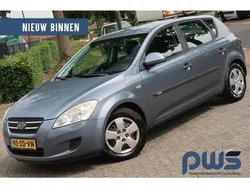 Blauw, metallic lak Gebruikt 2007 Kia Ceed 2 Hatchback | € 1.949 (Duur)