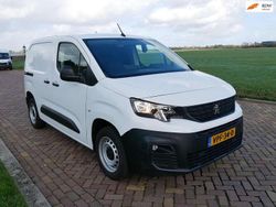 Wit Gebruikt 2022 Peugeot Partner Premium Van | € 7.499 (Goede deal)
