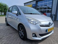 Grijs Gebruikt 2013 Toyota Verso-S Comfort MPV | € 10.795 (Eerlijke prijs)
