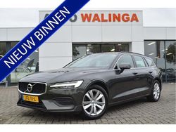 Grijs Gebruikt 2022 Volvo V60 Business Edition Stationwagen | € 21.900 (Super prijs)