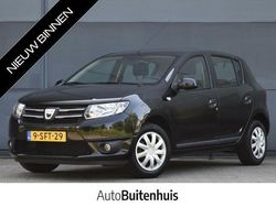 Zwart, metallic lak Gebruikt 2013 Dacia Sandero Lauréate Hatchback | € 7.895 (Eerlijke prijs)
