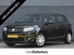 Zwart, metallic lak Gebruikt 2013 Dacia Sandero Lauréate Hatchback | € 7.995 (Eerlijke prijs)