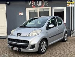 Grijs (metallic) Gebruikt 2009 Peugeot 107 Hatchback | € 2.944 (Eerlijke prijs)