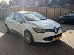 Wit Gebruikt 2013 Renault Clio IV Expression Hatchback | € 5.699 (Eerlijke prijs)