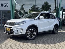 Wit, metallic lak Gebruikt 2021 Suzuki Vitara Style SUV | € 22.999 (Eerlijke prijs)