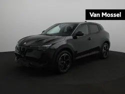 Zwart Nieuw 2025 Alfa Romeo Junior SUV | € 42.015 (Iets duurder)