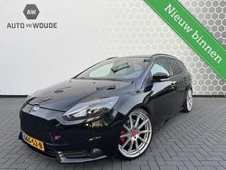 Zwart Gebruikt 2014 Ford Focus ST Stationwagen | € 12.950 (Eerlijke prijs)