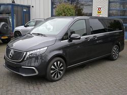 Grijs, metallic lak Gebruikt 2023 Mercedes EQV300 Avantgarde MPV | € 52.950 (Iets duurder)