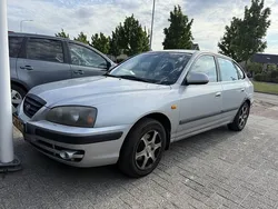 Grijs Gebruikt 2004 Hyundai Elantra Dynamiq Hatchback | € 950
