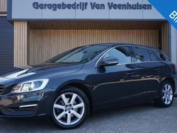 Grijs, metallic lak Gebruikt 2017 Volvo V60 Kinetic Stationwagen | € 16.950 (Eerlijke prijs)