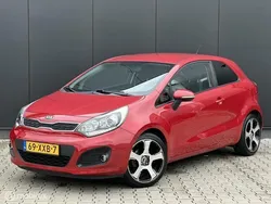 Rood Gebruikt 2013 Kia Rio Plus Hatchback | € 6.998 (Eerlijke prijs)