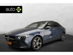 Blauw Gebruikt 2023 Mercedes A250 Premium Plus Sedan | € 35.900 (Eerlijke prijs)