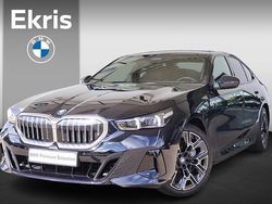 Zwart, metallic lak Gebruikt 2024 BMW 550e M Sport Sedan | € 75.900 (Super prijs)
