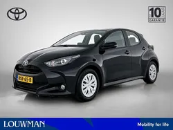 Zwart Gebruikt 2024 Toyota Yaris Hybrid Active Hatchback | € 23.950 (Eerlijke prijs)