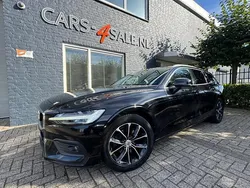 Zwart Gebruikt 2020 Volvo V60 Momentum Stationwagen | € 23.900 (Eerlijke prijs)