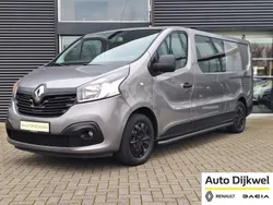 Cassiopeagrijs kng Gebruikt 2016 Renault Trafic Luxe Van | € 13.950 (Iets duurder)