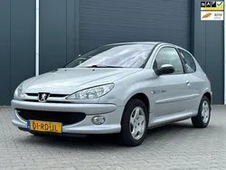 Grijs, metallic lak Gebruikt 2005 Peugeot 206 Quiksilver Hatchback | € 1.350 (Goede deal)