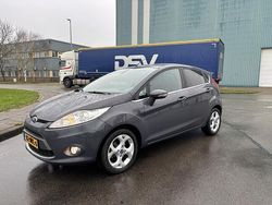 Grijs (metallic) Gebruikt 2010 Ford Fiesta Titanium Hatchback | € 3.950 (Eerlijke prijs)