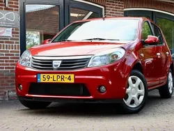 Rood Gebruikt 2010 Dacia Sandero Lauréate Hatchback | € 4.950 (Eerlijke prijs)