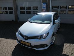 Wit Gebruikt 2018 Toyota Auris Hybrid Hatchback | € 17.450 (Eerlijke prijs)