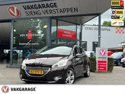 Rood Gebruikt 2012 Peugeot 208 Allure Hatchback | € 4.995 (Eerlijke prijs)