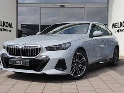 Grijs Nieuw 2025 BMW 530e M Sport Sedan | € 72.495 (Super prijs)