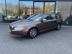 Bruin, metallic lak Gebruikt 2013 Volvo V70 Summum Stationwagen | € 13.500 (Duur)