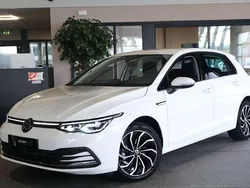 Wit Gebruikt 2022 VW Golf VIII Style Hatchback | € 23.950 (Eerlijke prijs)